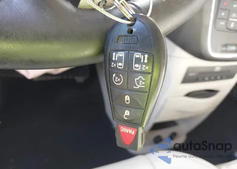 2013 Chrysler Town & Country Touring-L z USA, uszkodzony, nr VIN 2C4RC1CG1DR645636